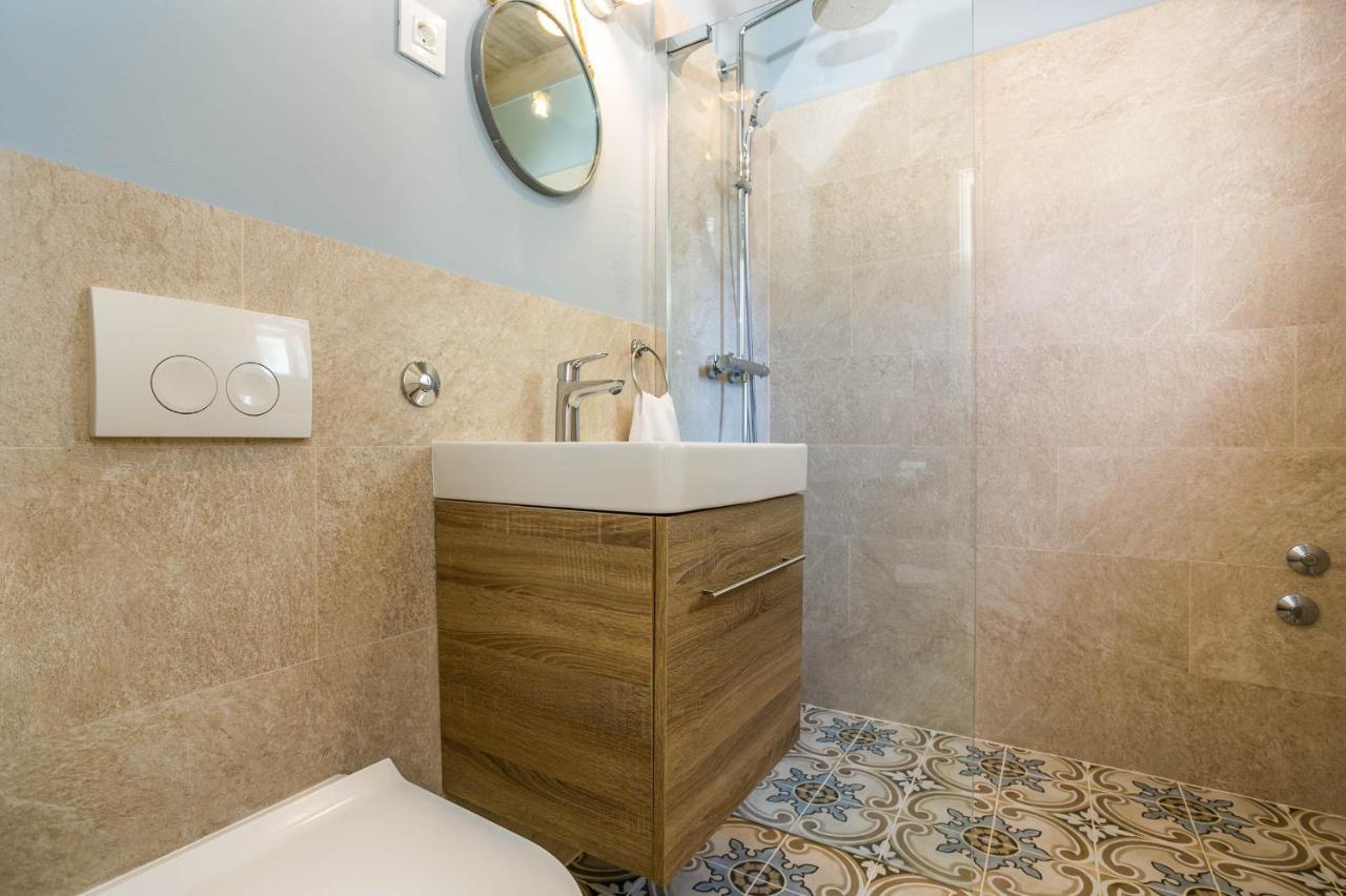 Heritage Laurel Vila *